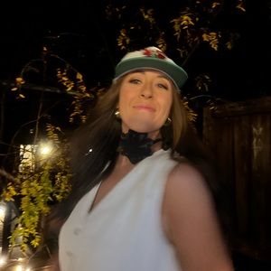 Meet your Posher, Julia